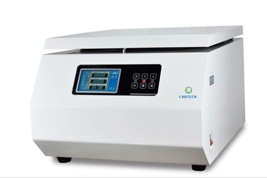 TD5B Centrifuge met lage snelheid 6000 r/min met automatische rotoridentificatiefunctie en RCF in bedrijf