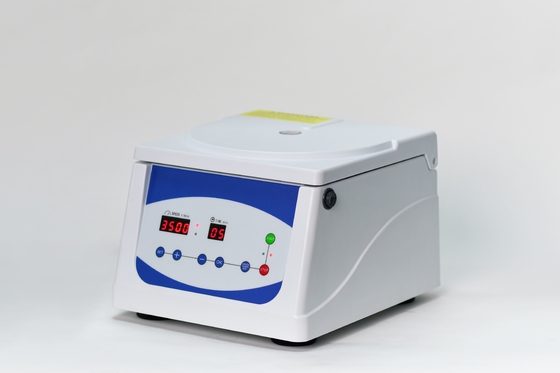 Laag geluid 4000 RPM Laag snelheidscentrifugeermachine 2100xg RCF Voor routinematige laboratoriumtoepassingen