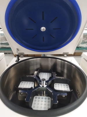 Benchtop Grote capaciteit 3L High Speed Centrifuge Multipurpose Swing Rotor voor laboratoriumanalyse
