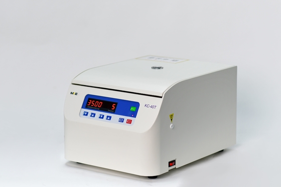 Rustige en efficiënte Labtech-tafeltopscentrifuge met lage snelheid Maximale snelheid 4000 RPM en geluidsniveau ≤55dB ((A))