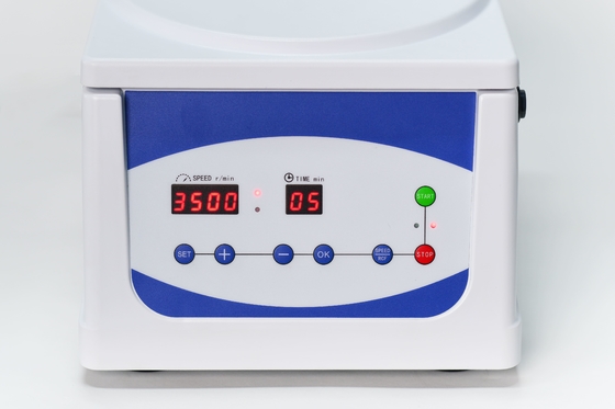 Compacte 8x15 ml capaciteit Low Speed Centrifuge Max 4000 RPM voor laboratorium efficiëntie