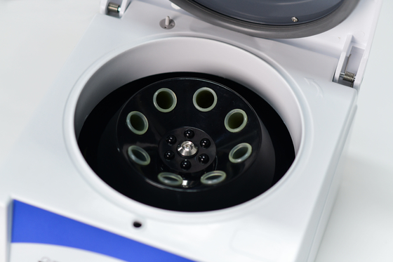Compacte 8x15 ml capaciteit Low Speed Centrifuge Max 4000 RPM voor laboratorium efficiëntie