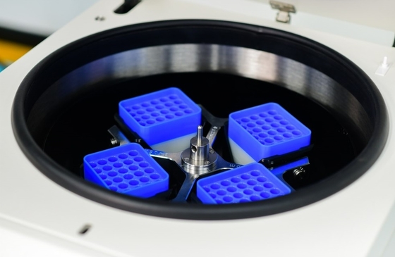 Bioveiligheid Centrifuge voor automatische onthoofding met een snelheidsnauwkeurigheid van ±10 r/min en een maximale snelheid van 6000 r/min